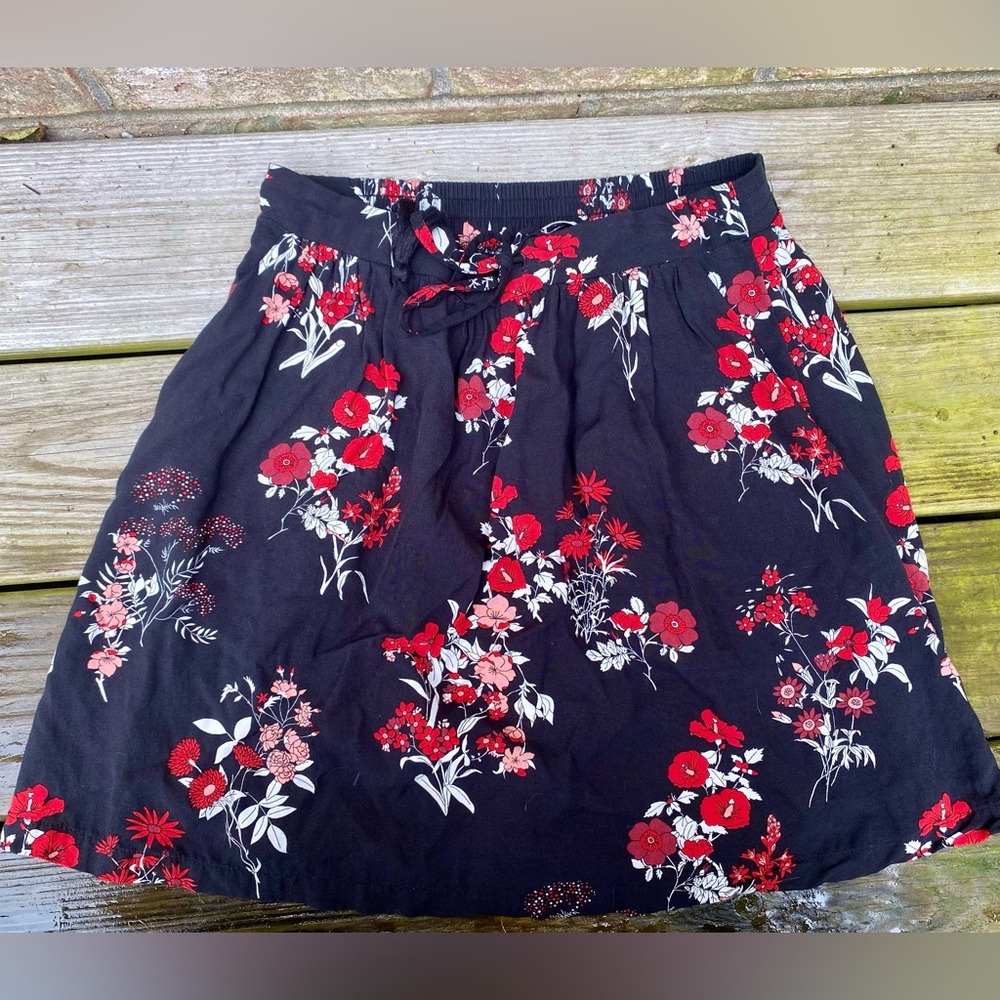Black/White/Red Pimkie Collection Belted Summer Skirt